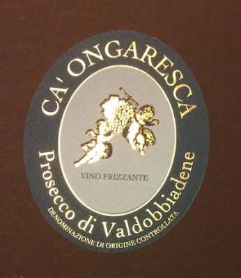 Etichetta da vino ovale con oro lamina e rilievo a secco