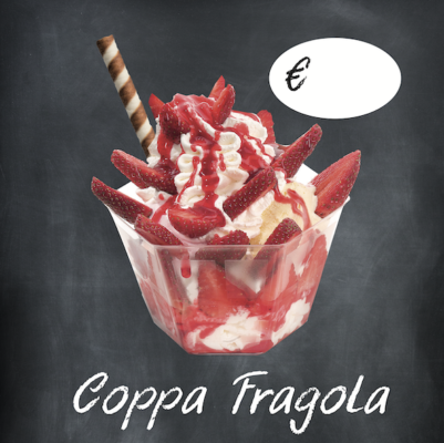 Esempio platta coppa fragola sfondo lavagna
